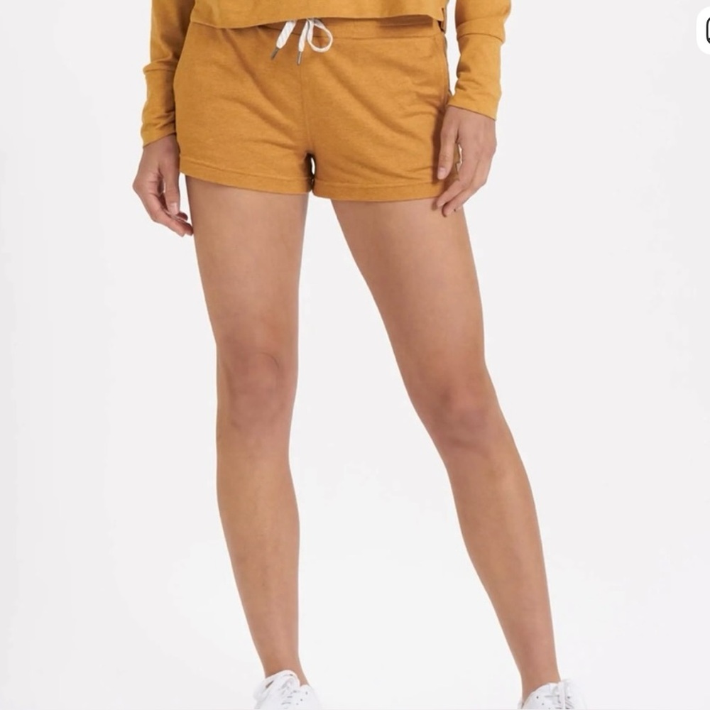 Vuori Halo Performance Shorts - Women’s Medium